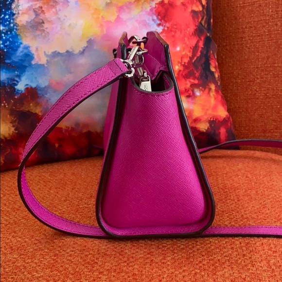 Michael Kors Small Selma Fuchsia Crossbody - Picture 3 of 6